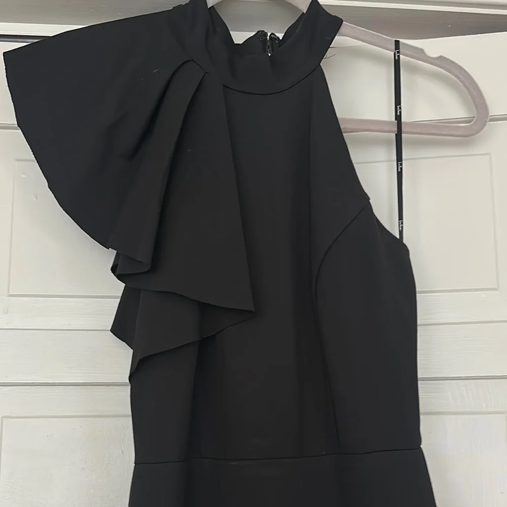 Elegant Black Evening Gown - Picture 2 of 5